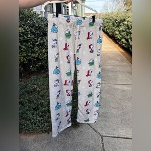 🥰 Women’s Fleece Pajama Pants with Winter Holiday Peanuts Snoopy Print